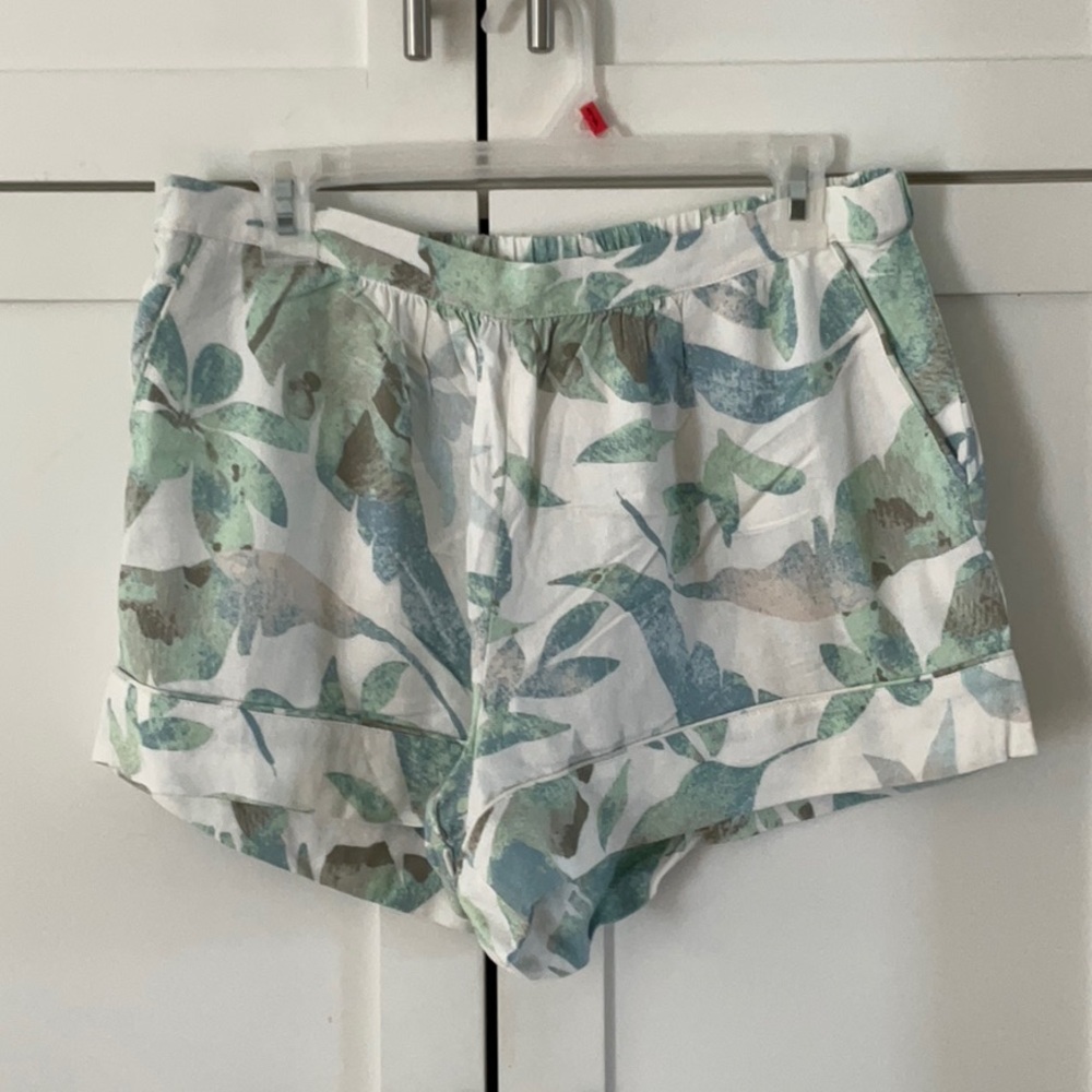 En Créme 30% Linen Shorts